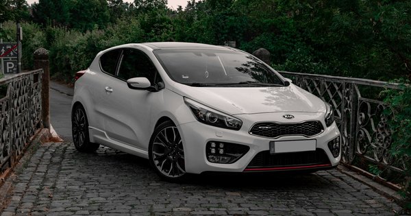 How to Upgrade Headlight Bulbs for Better Night Vision in a Kia Optima?