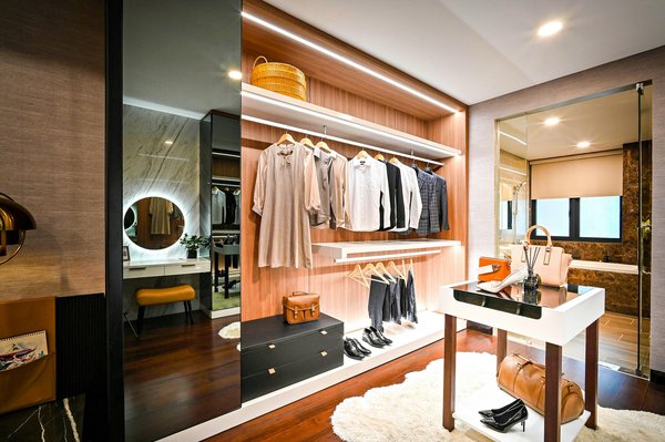 What Are the Best Options for a Professional Wardrobe with Hidden Disability Accommodations?